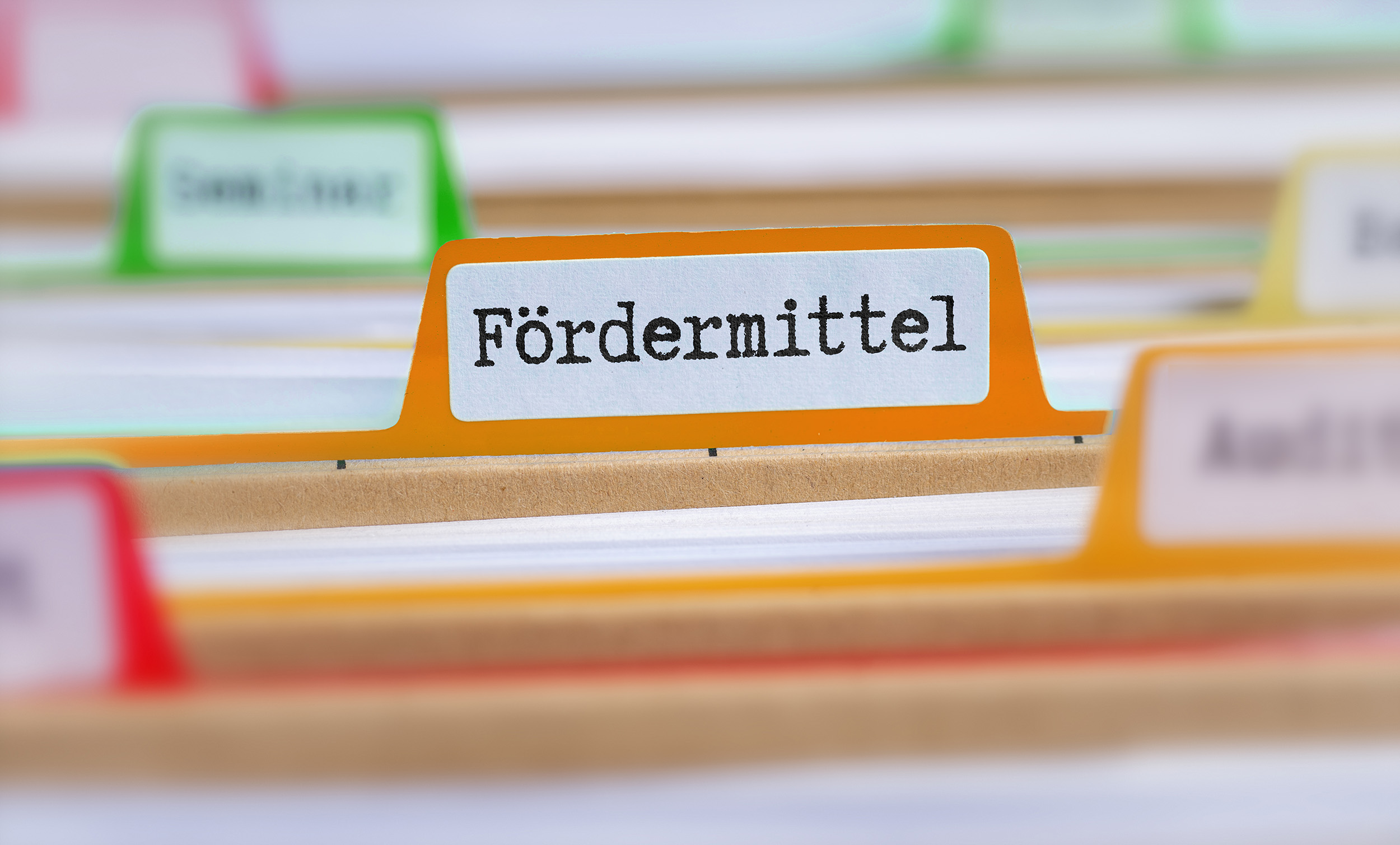 Dateiordner mit der Aufschrift "Finanzierung" - Fördermittel