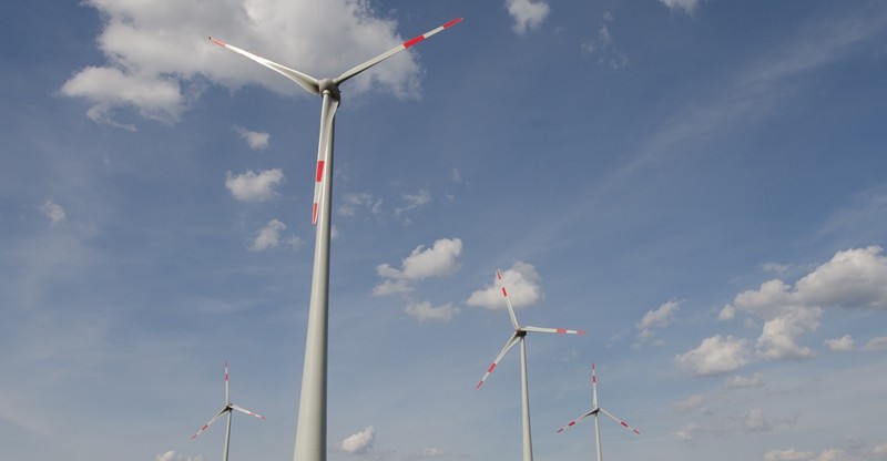vier Windräder