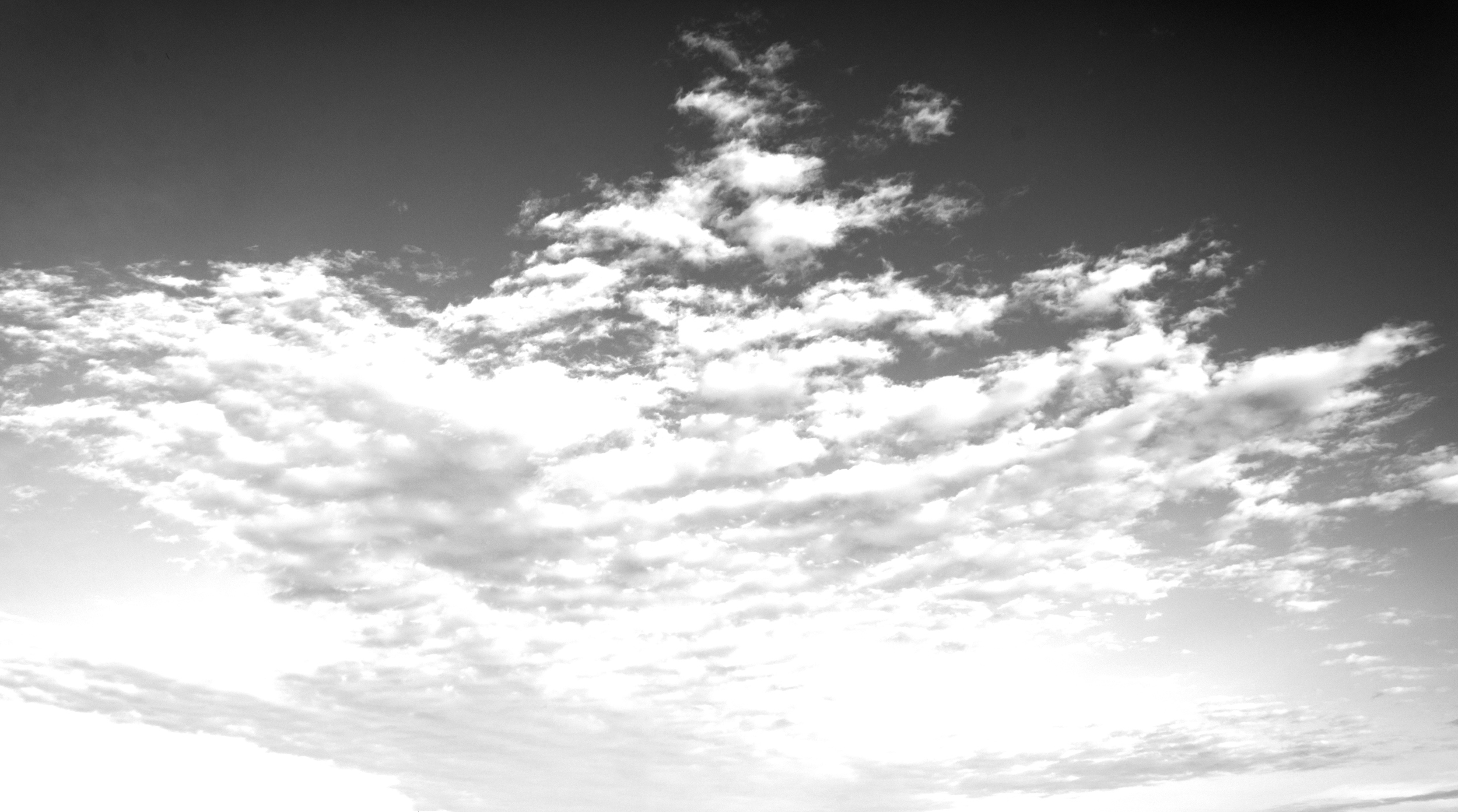 Hintergrund mit Wolken am Himmel