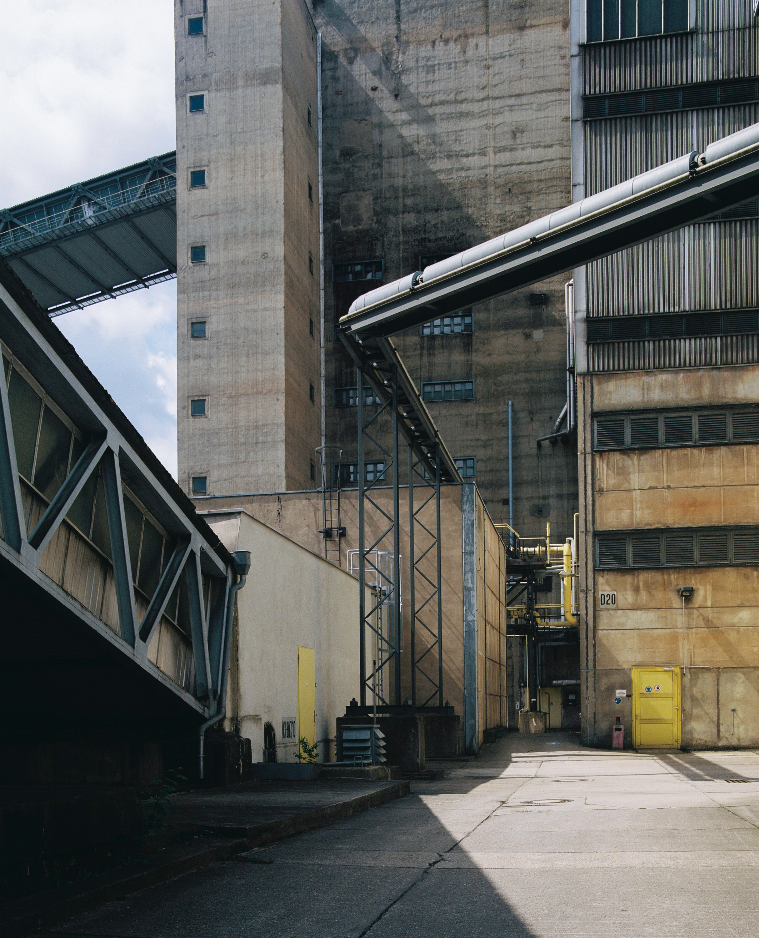 Nassaschebandbrücke, Bunkerschwerbau/ Kraftwerksgebäude und Kohlebandbrücke