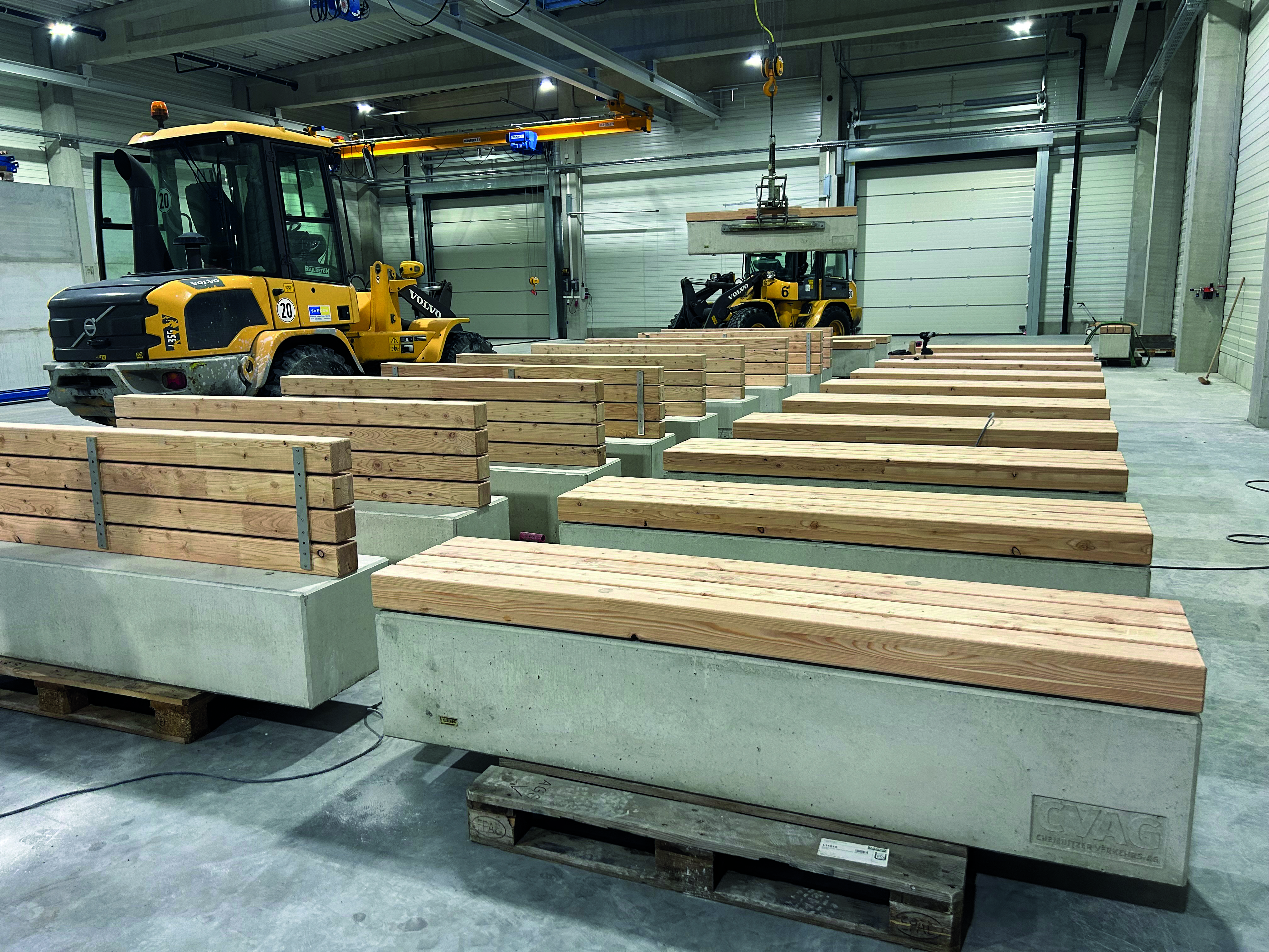 Produktion der Holzbänke für die CVAG