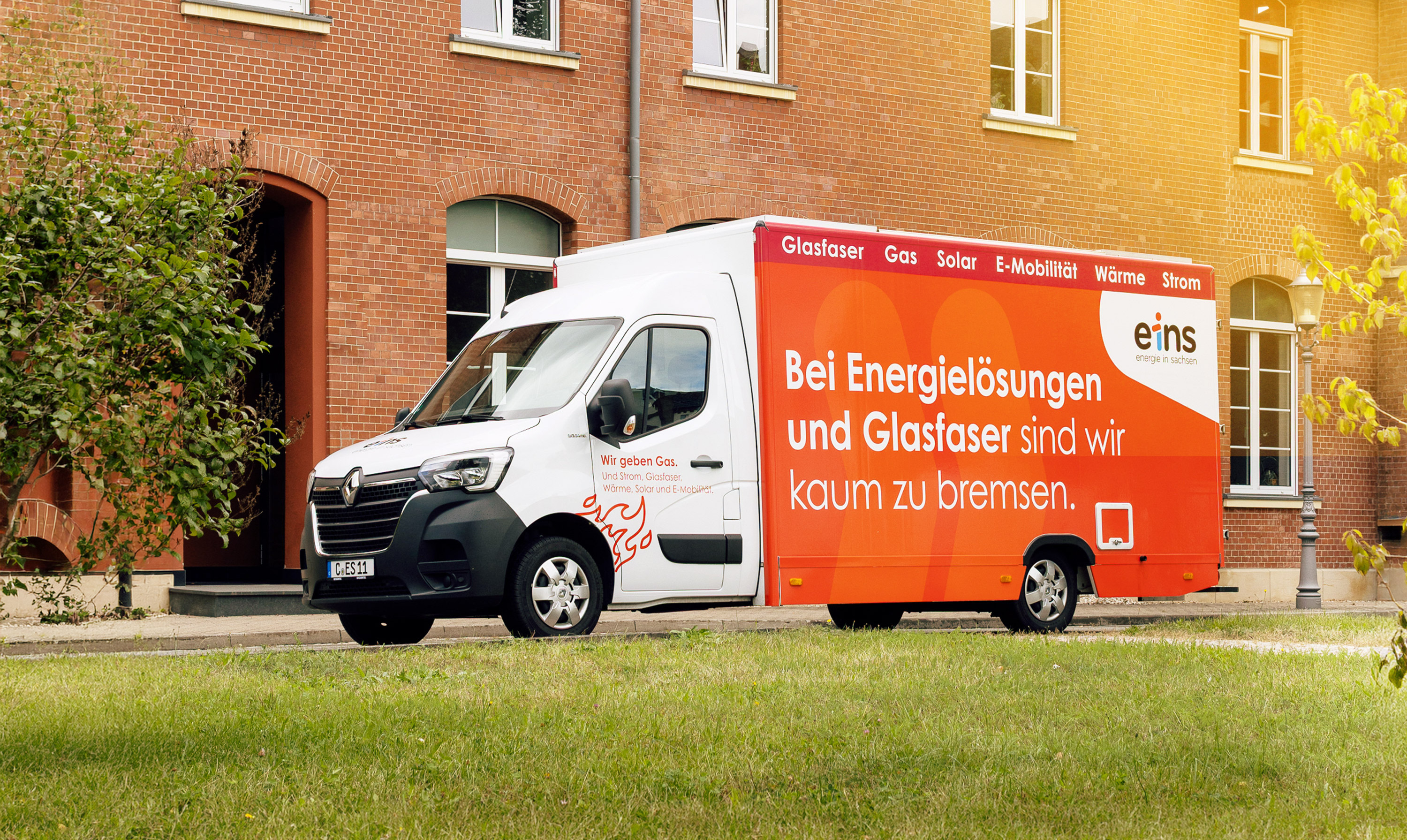 Die Seitenansicht vom eins-Glasfasermobil
